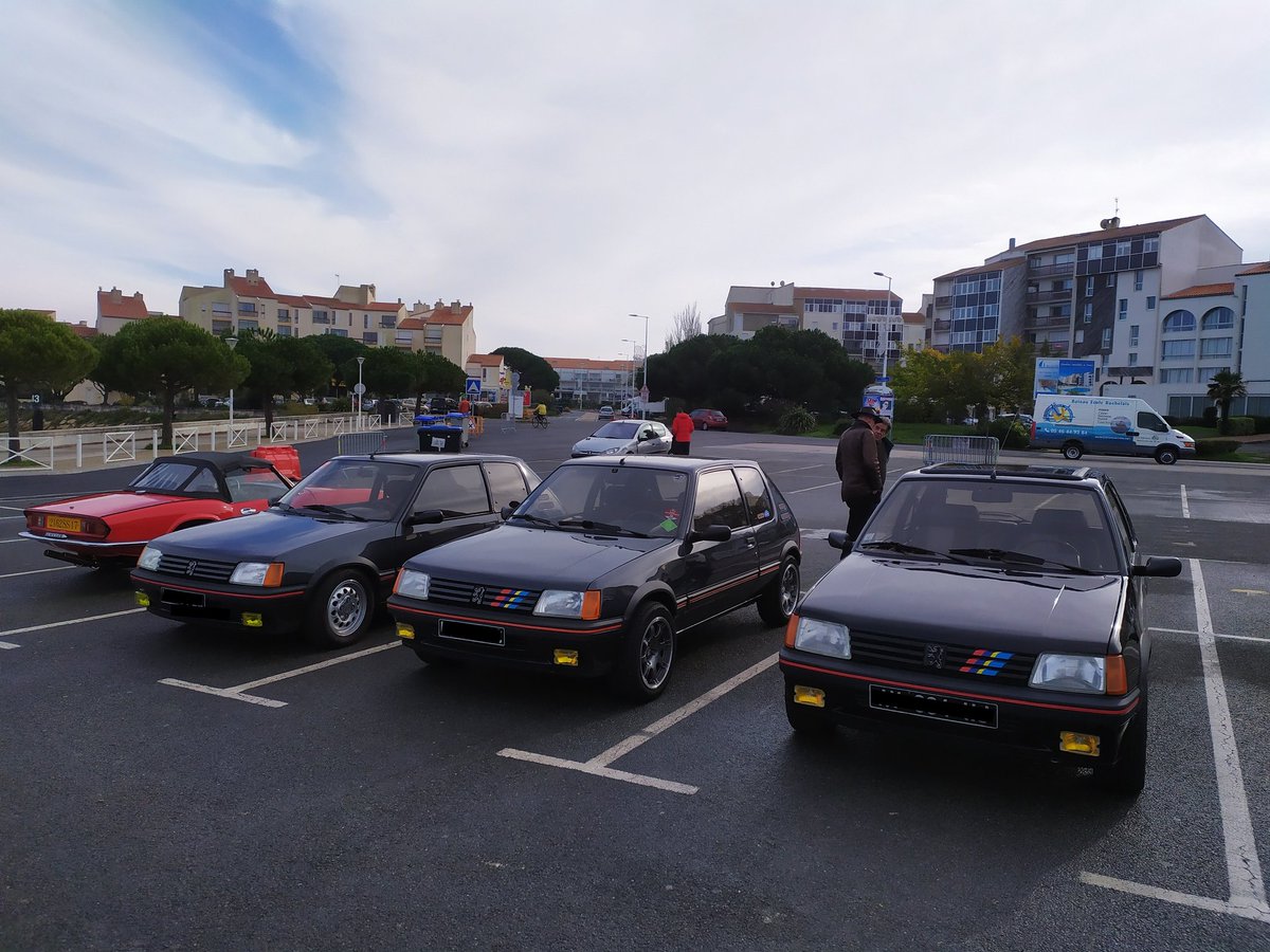 Romuald2000's tweet photo. Ma passion pour la #205GTI m'amène à vous faire profiter d'un trio de phase 1.🥰
#205gti1L9 #205gti1L6 #grisgraphite #noironyx https://t.co/E8qSTTbsVW