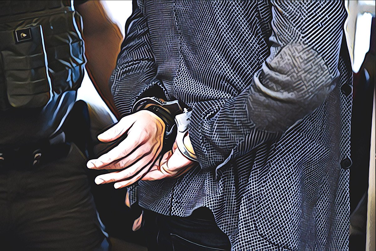 DetectionUA's tweet image. ⚡️Голову Укрєксімбанку, а за сумісністю родича Марини Порошенко затримали. Кажуть, що саме через нього компанія "Богдан" отримувала безкоштовні розстрочки та беззворотні кредити. 

Ось така безкорисна "допомога" армії