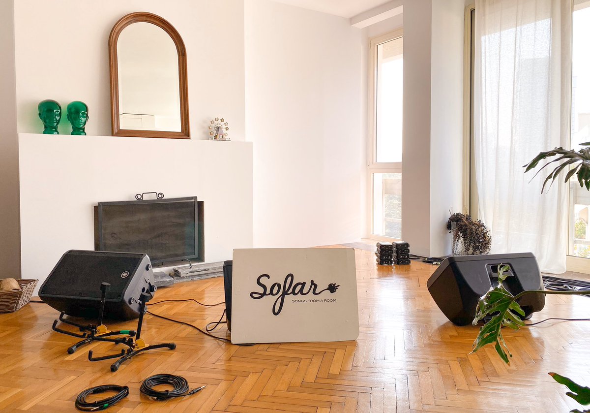 bugün maçka’da bir evin salonundayız. sahnede PAZ, Batuhan Polat ve Evdeki Saat var. Instagram story’de buluşalım! instagram.com/stories/sofari…