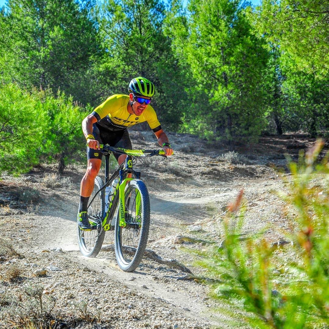 Da igual si es MTB o carretera, lo importante es pasar el fin de semana sobre dos pedales y dos ruedas. 
🚴: #PolarAmbassador @markopaskuale
 #PolarVantageV