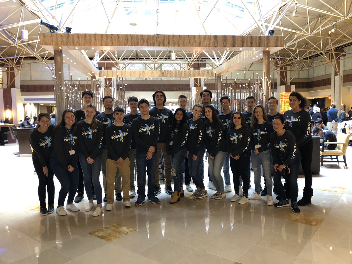 ShenFBLA's tweet photo. One last team picture before the closing ceremony! #DECAPowerTrip https://t.co/MiHREdwLsR