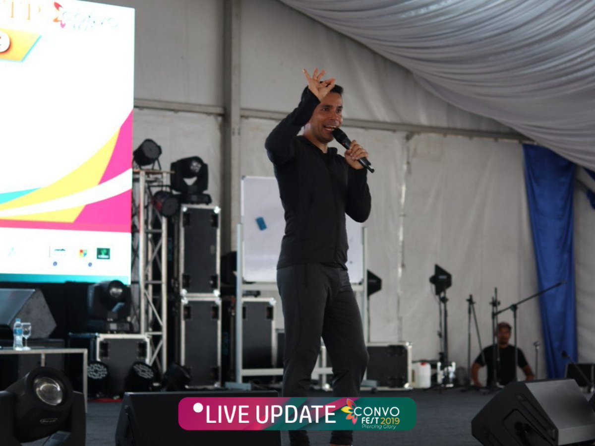 CONVOFEST_UTP's tweet photo. 📸 LIVE UPDATE : HEALTH TALK
.
.
Indeed health is a very important aspect in our life !! 💪🏻🧐 Tips and tricks 💯 on how to maintain great health ❤🚨 is shared during Health Talk and the audience definitely have gained so much from this !! 🎉😊
.
.
#CONVOFEST19
#PIERCINGGLORY https://t.co/ylCU1vRmr5