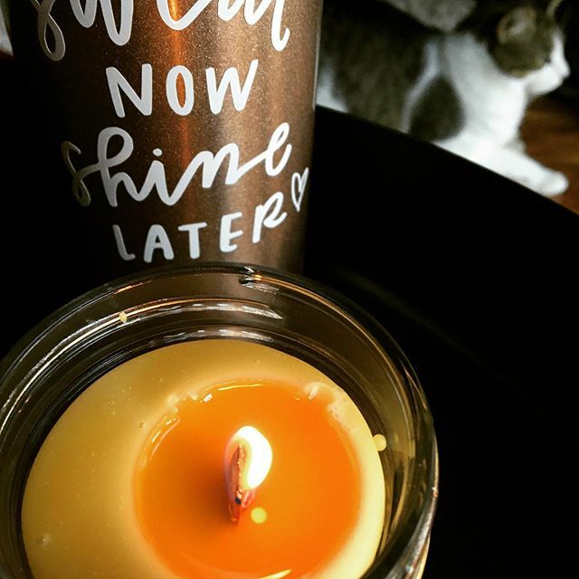 MINIRAMBLE's tweet image. Easy like a Sunday morning #coffe #candles and #cats 🥰. As many know... I’m an #essentialoil kind of gal. Since finding my oils nearly 6 years ago, I’ve not burned candles due to all the toxins involved. Halloween night this year found me hankering t… ift.tt/2COrAtW