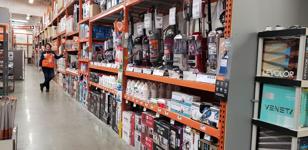 #Q4SHELFIE look at Rachel go!!!! Need a sink, vacuum cleaner etc etc!!! Rachel is 110% Instock here at store #3602!!!!! I love her wonder women stance she is confident you will like what you see!! Looks fantastic Rachel!!!