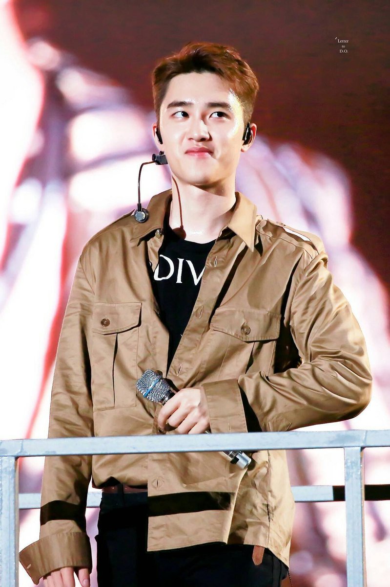 *•.¸♡ 𝐃-𝟒𝟑𝟓 ♡¸.•*Like that star, I’ll be by your sideLike the moon, will you shine on me?~ #도경수  #디오  @weareoneEXO