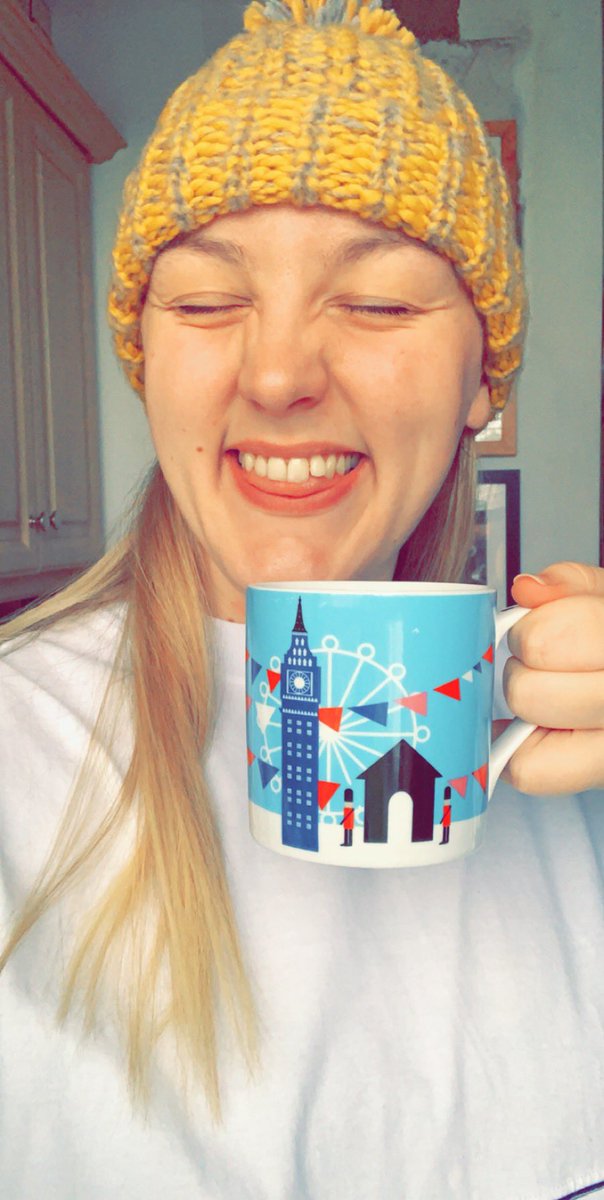 Sunday’s were made for bobble hats and cups of tea☕️💁🏼‍♀️
