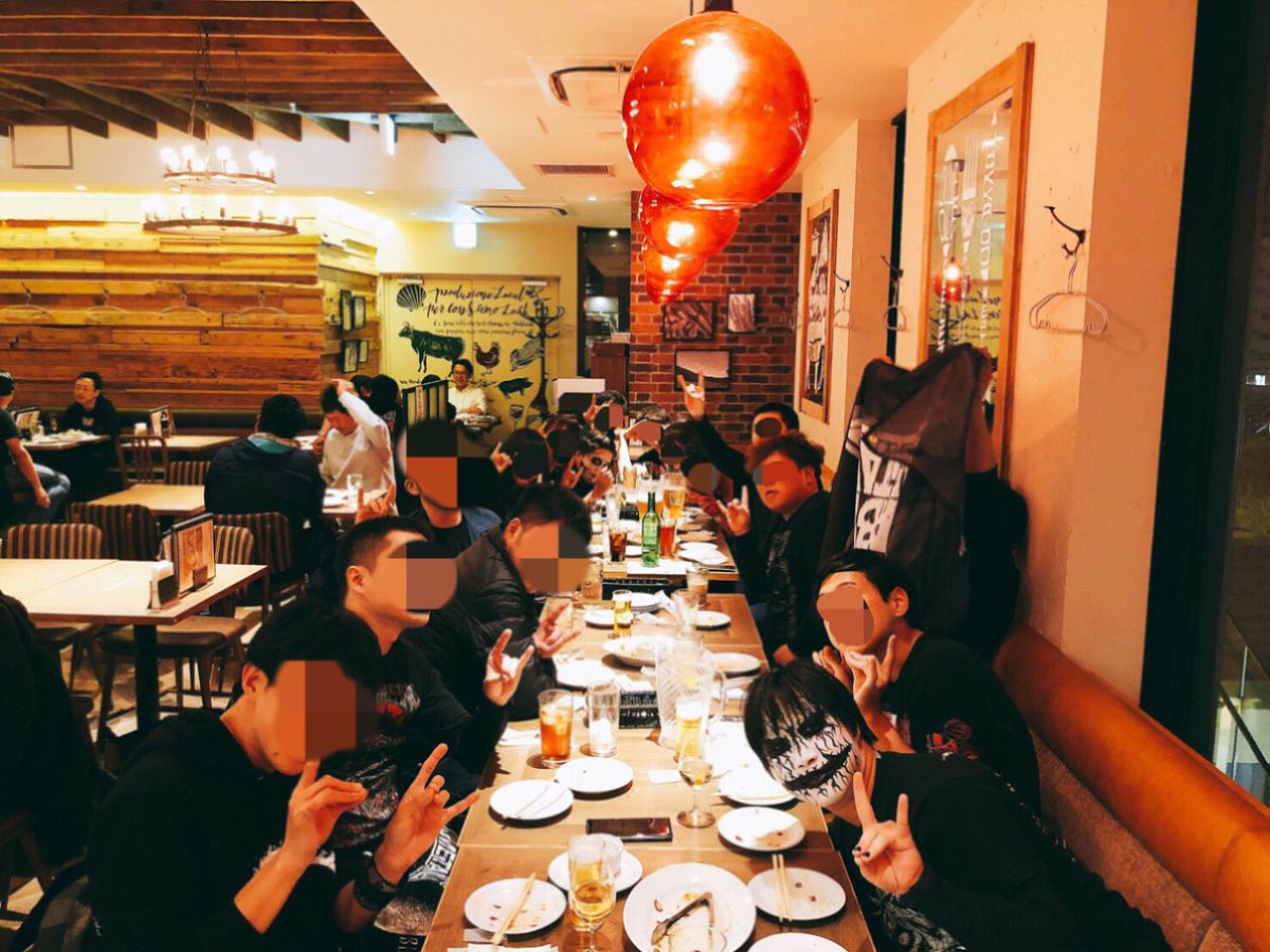 NAMETYONBABYME's tweet photo. 若きメイトの会 BABYMATE
SSA両日お疲れ様でした!
撮影したくださった糸遊さん、IYOさん、化け狐会のみなさまお写真ありがとうございました!
なにかメイト会でグッズでも作れればなぁ…
#babymetal #BABYMATE #化け狐会 https://t.co/XWjKUUOwDI