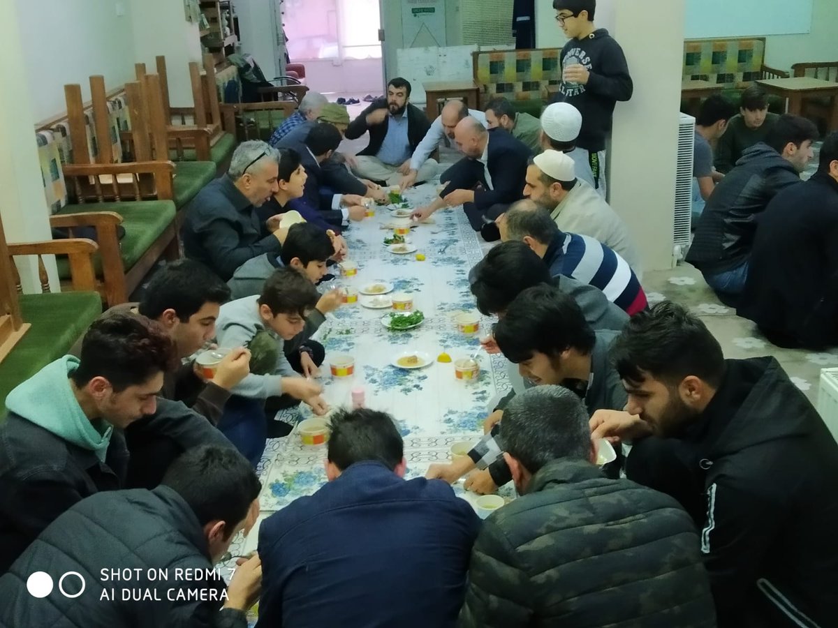 HurGOP's tweet photo. İlçe gençlik kollarımızın gençlere yönelik etkinlikleri devam ediyor. Bu hafta sırasıyla şöyle; sabah namazı, kahvaltı, mezarlık ziyareti ve miniatürk ziyareti oldu. https://t.co/wN4jL6eExU