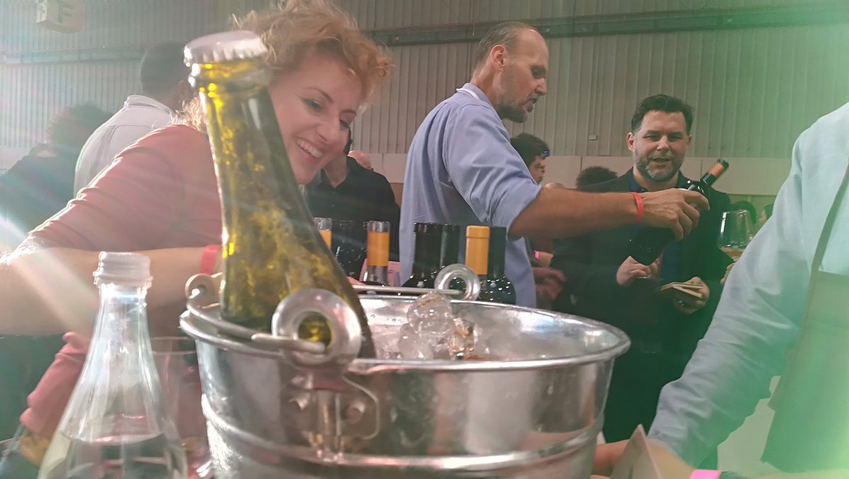 backtothewine's tweet photo. BACK TO THE WINE una giornata fantastica! #vino #wine #now #vinoartigianale #winelovers #faenza #winefair #naturalwine #italianway #domenica https://t.co/Ht9FUZ3Gdy