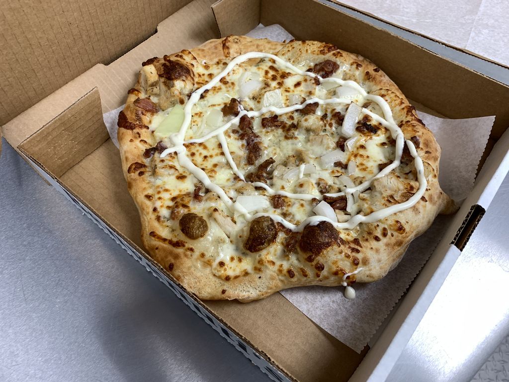 BenvenutisPF's tweet photo. Chicken Bacon Ranch Pizza. #benvenutis #benvenutispizzafactory #franklinpa #pizza #strombolis #calzones #knots https://t.co/gADFsebUHs