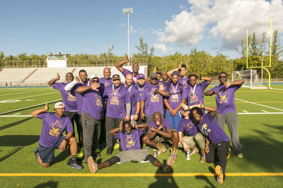 ZosWinterGroove's tweet image. Happy Founders Day to Alonzo and the mighty men of @OfficialOPPF! 💜#ZoLove #heyQue