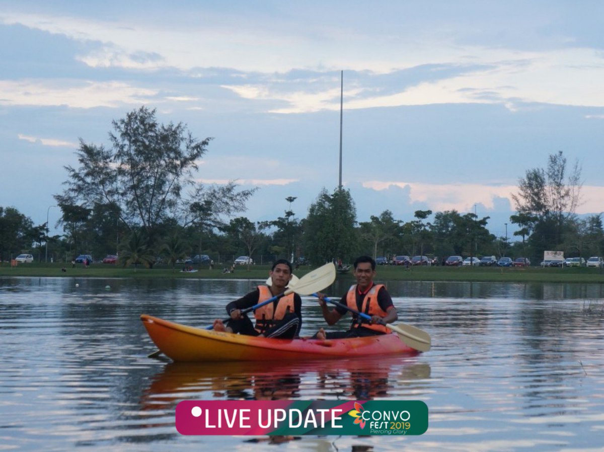 CONVOFEST_UTP's tweet photo. 📸 LIVE UPDATE : KAYAK OPEN PLAY
.
.
Row~ 🚣🏼‍♀️row~🚣🏻‍♂️ your kayak till the end of lake, treasure the precious ✨ moment together with friends &amp; family 💖
.
.
#CONVOFEST19
#PIERCINGGLORY https://t.co/AapbNrM7fC