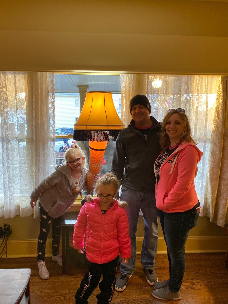 bdcobbtgs's tweet photo. We toured Ralphie’s house from A Christmas Story and it was amazing! https://t.co/JnN3FDV5HT