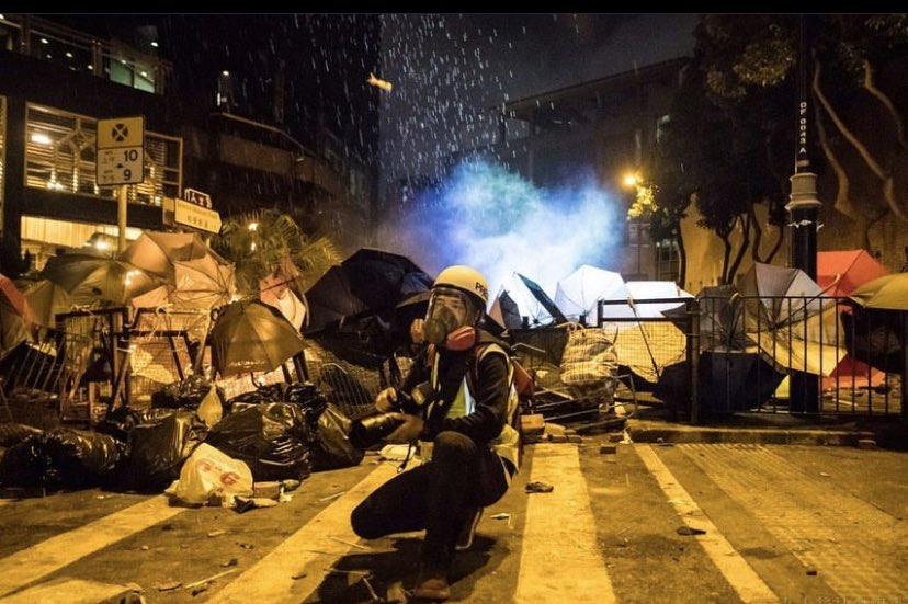 sum06yi03's tweet photo. #HKpolice enclosed the TST area. Witnessing previous police attacks on other universities, protesters on guard to protect Polytechnic University. Counsel of the uni reported students to the police. Police entered the university after shooting tear gas canisters into the campus. https://t.co/qEH1F9xVKY