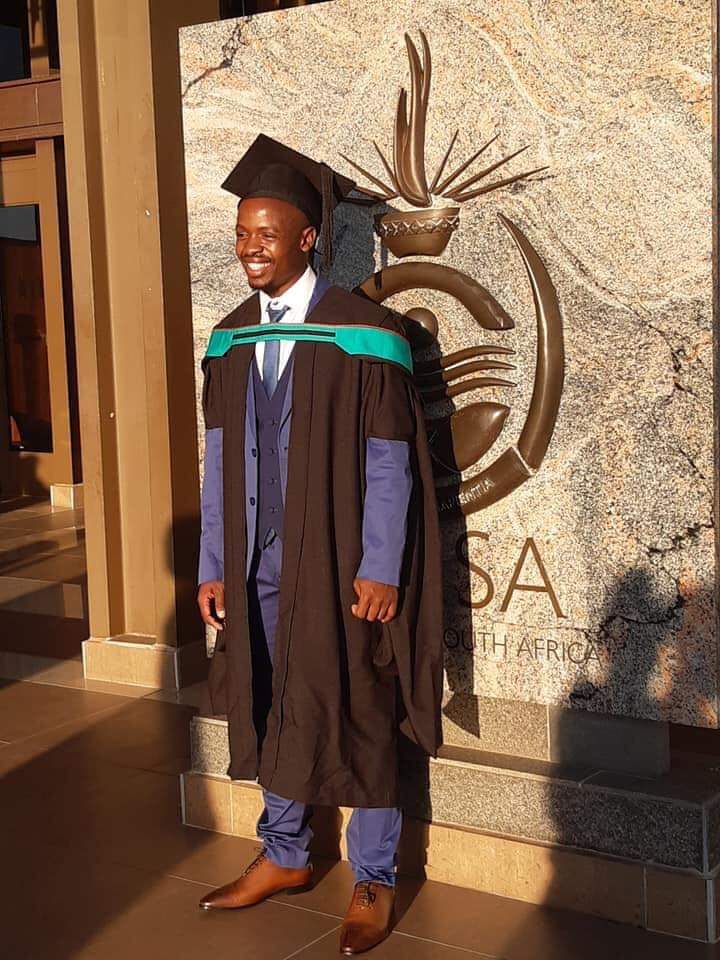 CareerAidAfrica's tweet photo. TAXI DRIVER GRADUATE With DEGREE IN EDUCATION 

Meet Pelican Khumalo who began his studies in 2015 &amp; graduated in record time. He was using his taxi driver wages to fund his studies. He is looking for a teaching job &amp; can teach Maths, IsiZulu, Life Orientation &amp; Social Sciences. https://t.co/xH7q6U3ZLu
