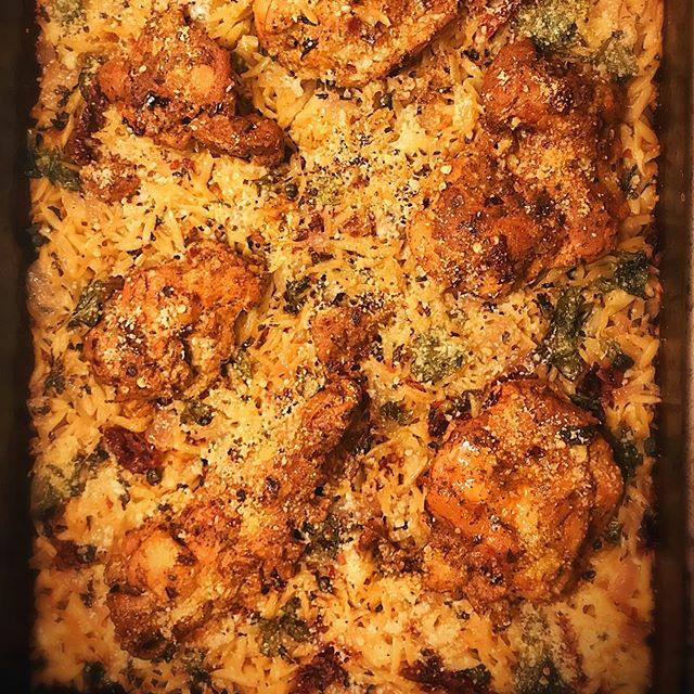 bc2destiny's tweet photo. Winging Sunday Lunch!!
Baked chicken and orzo with capers, sun dried tomatoes, garlic and herbs..
.
.
#bake #chicken #sundriedtomatoes #orzo #winginglunch #capers #herbs #queenofwingingit #delish #happysunday #onedishmeal #homechef #wholesomemeal #cookin… https://t.co/G39p3VNAxq https://t.co/hiEJEmj3Oh