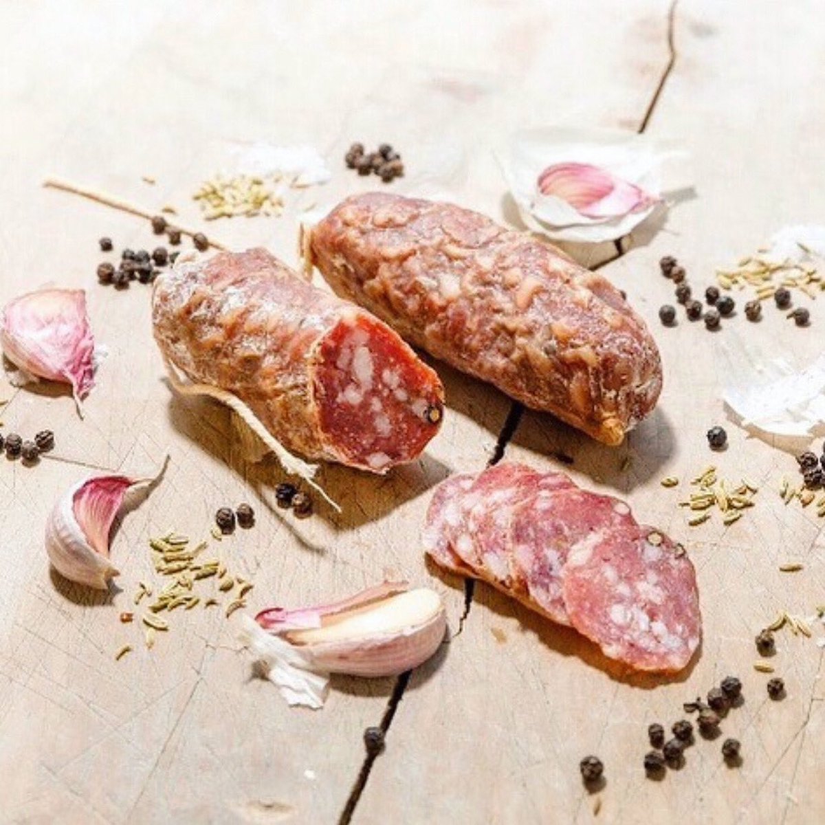 The heroes over at @eastcoastcured doing things right with this amazing fennel salami! Yes please 🥰
#sausage #curedmeat #scottish #eatlocal #eatscottish #edinburghfood #yum #delicious #italianstyle #hamper #luxury