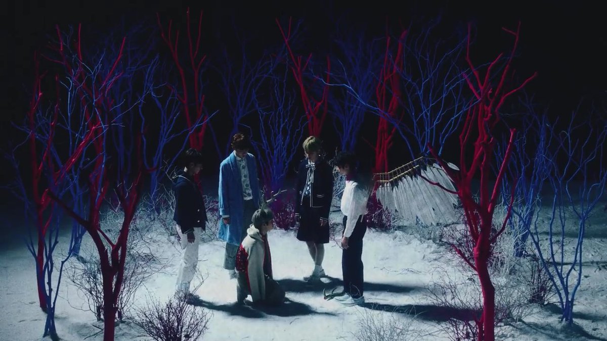 5TREIZE0s's tweet photo. ต้นไม้นี่สีเดียวกันเลย น้ำเงิน แดง
ป่าเดียวกันป่าวว
@TXT_members 
#Magic_Island 
#이곳은_우리의_Magic_Island https://t.co/x3cVZZjjEI