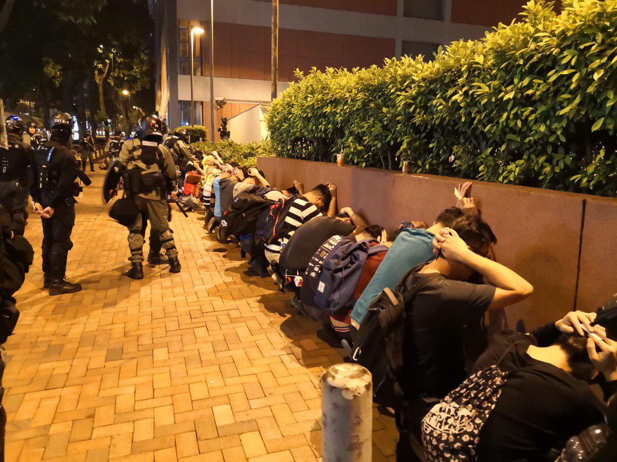 marymaryjudy's tweet photo. The #HKPoliceTerrorist has LIED AGAIN AND AGAIN when they call everyone to evacuate PolyU and arrested ALL of them. UNACCEPTABLE!!

#SOSHK 
#PoliceTerrorism https://t.co/KzJCWqNim5