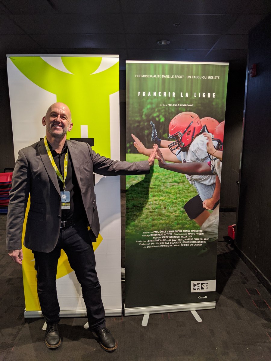 Madoblan07's tweet photo. Un grand moment hier pour Paul Émile d'Entremont au @FICFAFilmZone. Première acadienne de «Franchir la ligne», film qui traite du tabou de l’homosexualité dans le sport professionnel. Merci Paul Émile et à l'@onf pour ce film important! #FICFA2019 https://t.co/JJVBE0yQIY