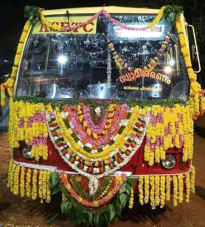 nach1keta's tweet photo. This KSTRC bus is decorated by the Left Union in Kerala, Inaugurating the Sabarimala pilgrimage season.

Wait, Weren't they the same people who made fun of those couple of limes under the Rafale jet? https://t.co/a7vRUrJbDq