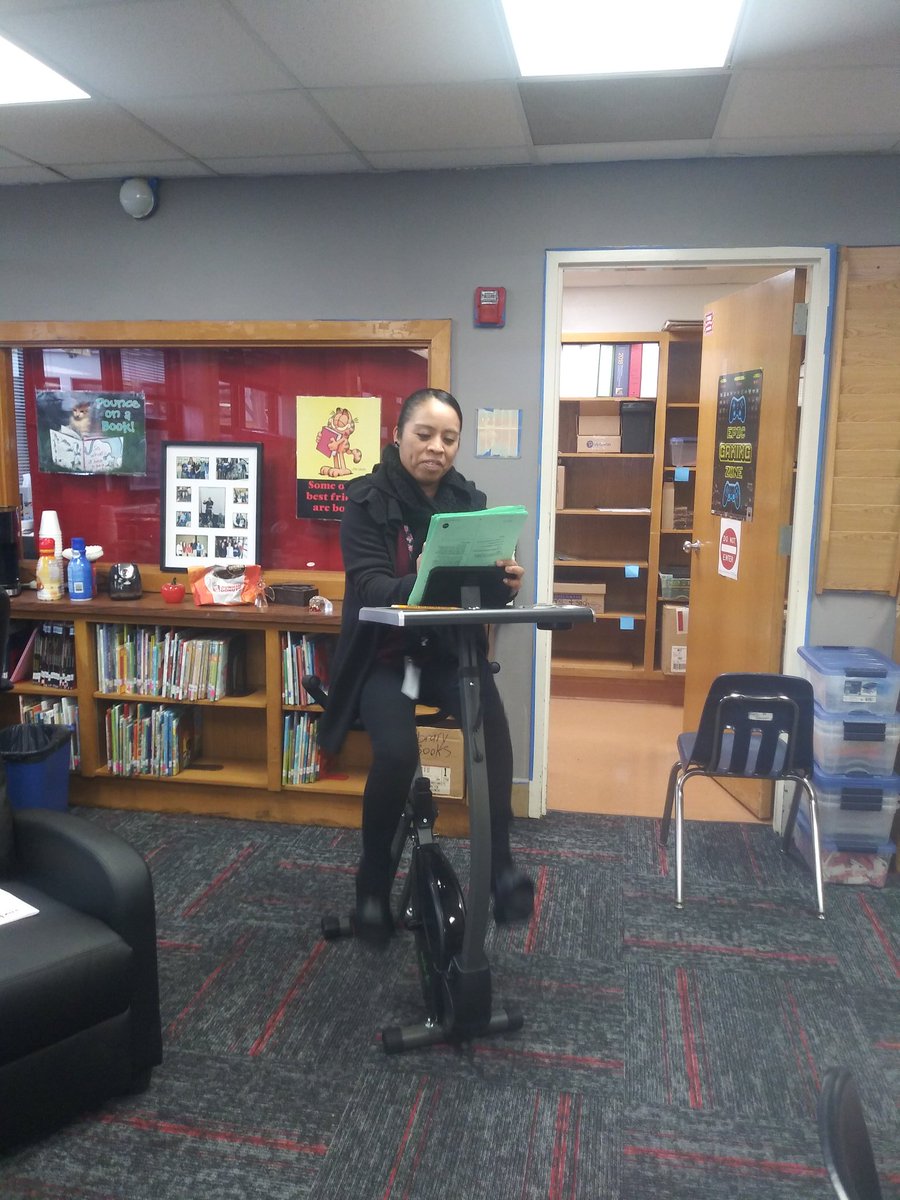 JuliusDorseyLib's tweet photo. Teachers working out while they grade papers and students vheck out books @jdorseywildcats @JuliusDorseyLib @DISD_Libraries https://t.co/2JJ7ZXThyM