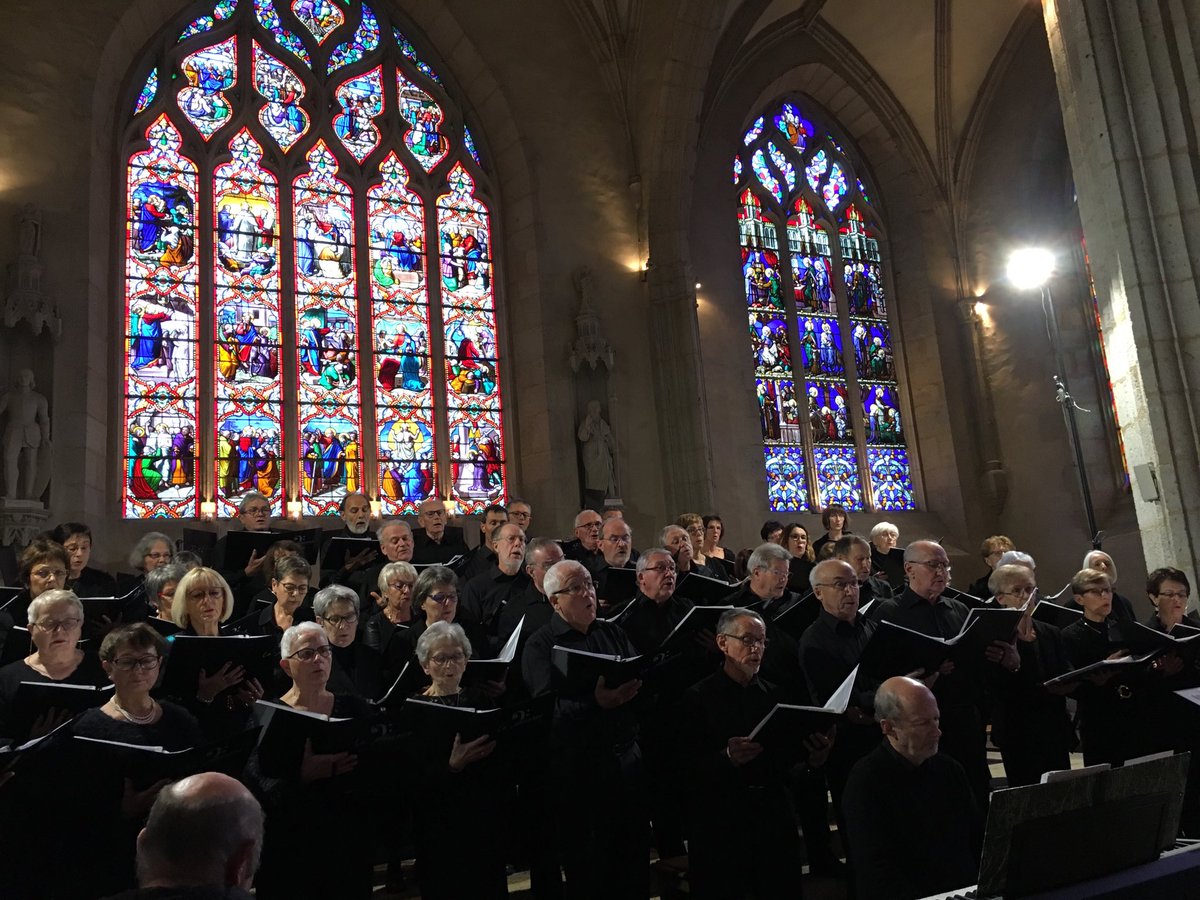 30 ème anniversaire de la Caldarane : magnifique concert donné dans l’église, pleine pour cette occasion. bon anniversaire et RV pour les 40ans !
