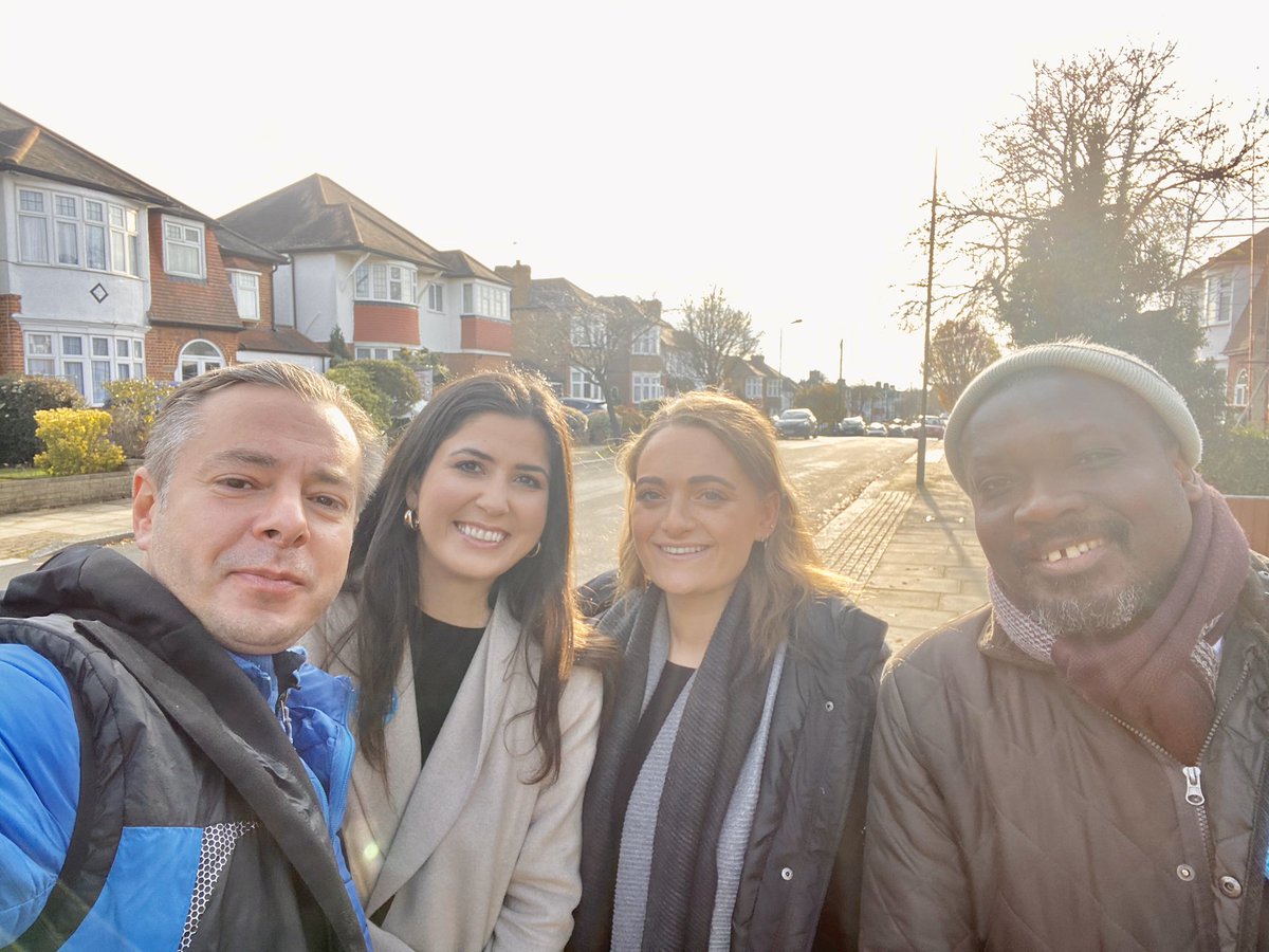 Was lovely to join @Cfoi Action day with @BarnetTories supporting Secretary of State #TheresaVilliers #BackTheresa #BackBoris #GetBrexitDone #enoughisenough #ToryCanvass @Benwelliot #BorisIsSwitchedOn #SuperTories @voteconservative @BIConservatives @ItalianTories