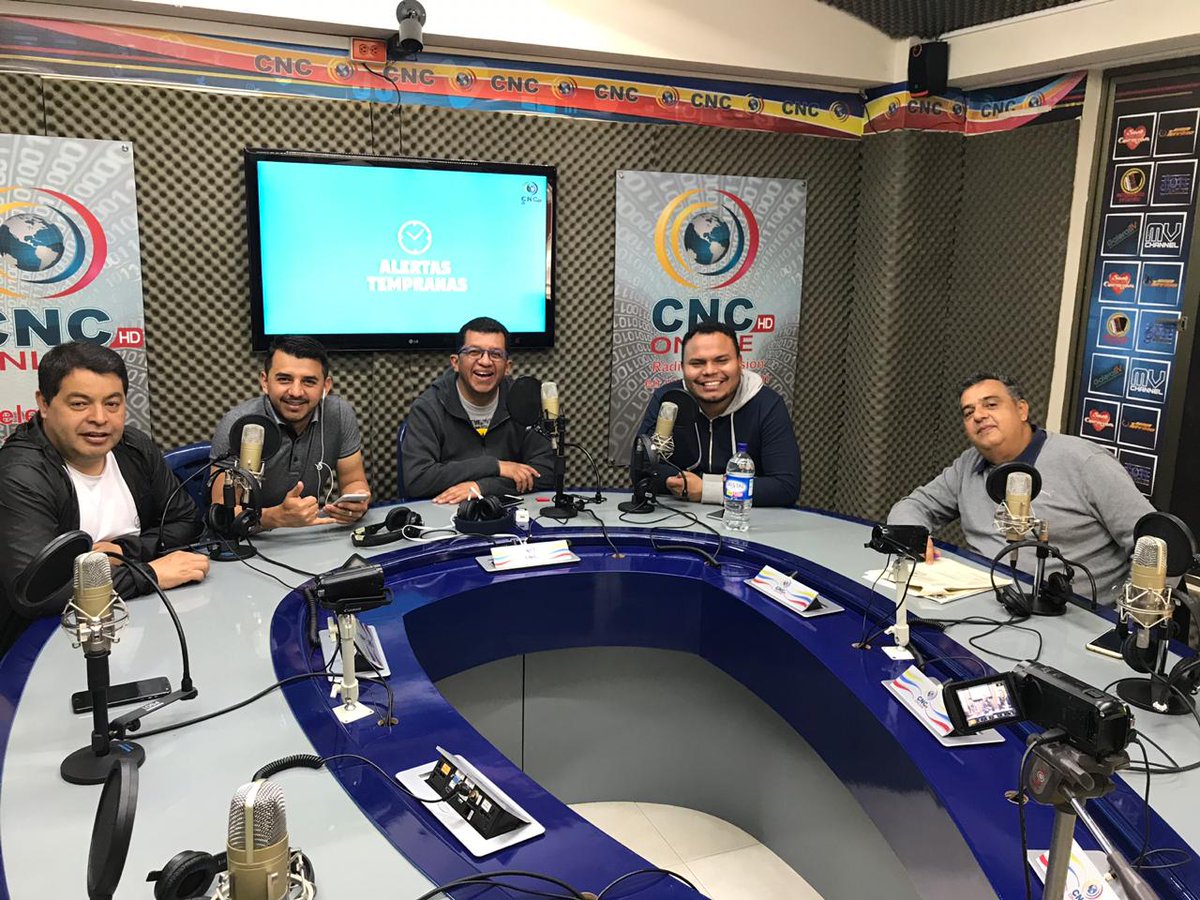 gobnarino's tweet photo. #InformeSemanalRadial

Hoy nuestra @AmbienteSec rinde cuentas a través del espacio de comunicación pública Nariño, corazón del mundo. 

El Secretario @Oscaral15593564 socializa el cumplimiento de metas logradas durante este #NuevoGobierno https://t.co/Mez8wGChHz
