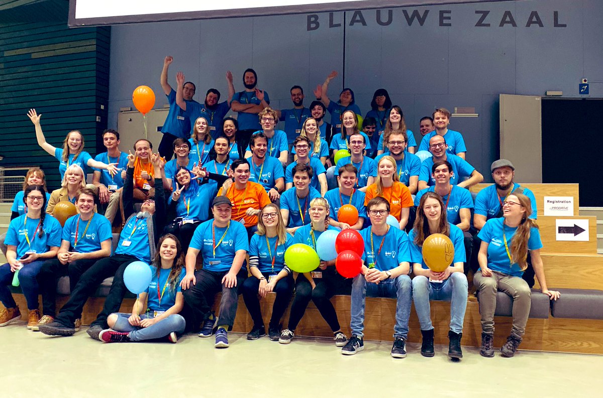 Amazing volunteers making <a href="/nwerc_/">NWERC</a> 2019 run so well!