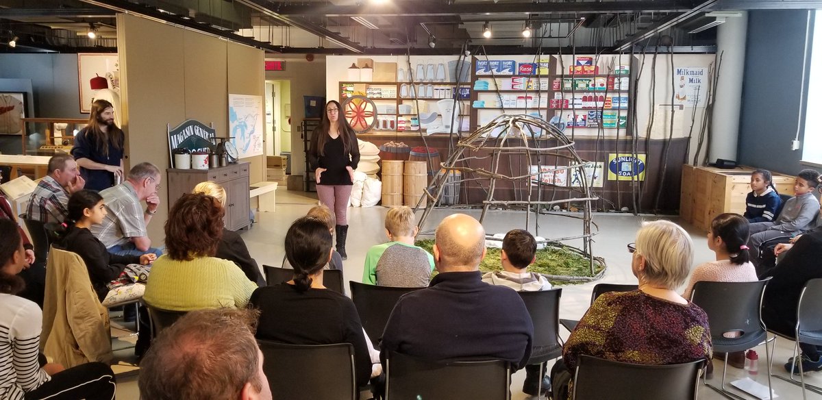 MathieuFleury's tweet photo. La rencontre au @museoparc pour #Vanier50 une performance de Colette Jacques et Francine Plante sur les Maisons basses.
Les rituels pratiqués dans la maison basse ont des fonctions spirituelles et thérapeutiques. https://t.co/RdzW5Z3yxY