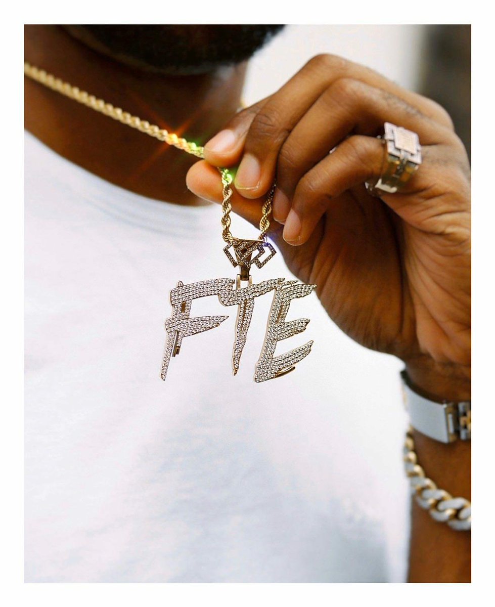 subzerojewels's tweet photo. @FumezEngineer rocking his custom bussdown pendant❄ https://t.co/lWS3OmCMGz