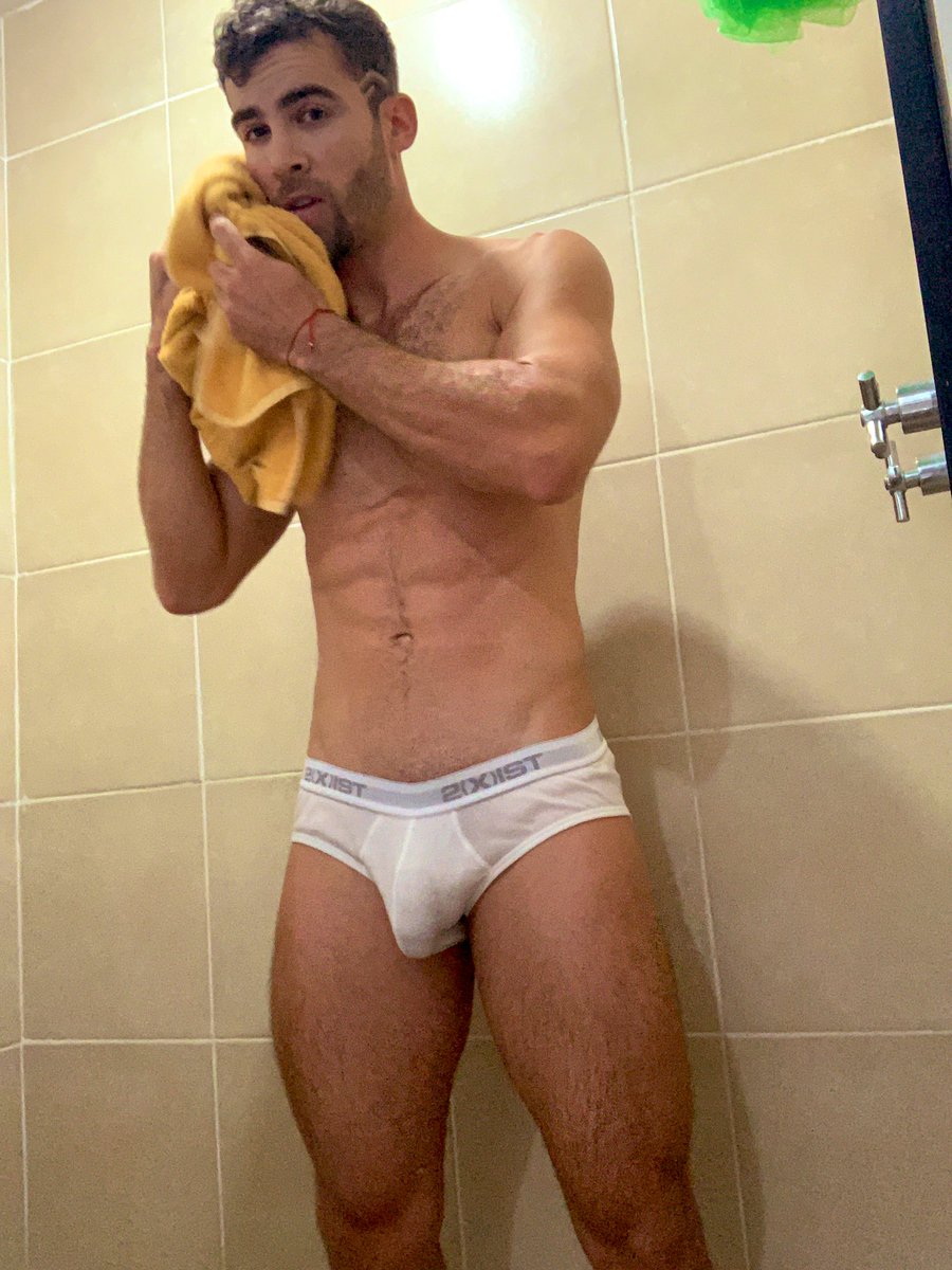 davidortega555's tweet photo. Buenos días!!!
Superamos los 500 RT en la foto anterior y aquí está lo prometido. QUIEREN VER LA SIGUIENTE? Vamos a dar RT a ésta y si llegamos a 1000 les muestro más 😏 👌🏻💦 https://t.co/a0ekJkb3ck