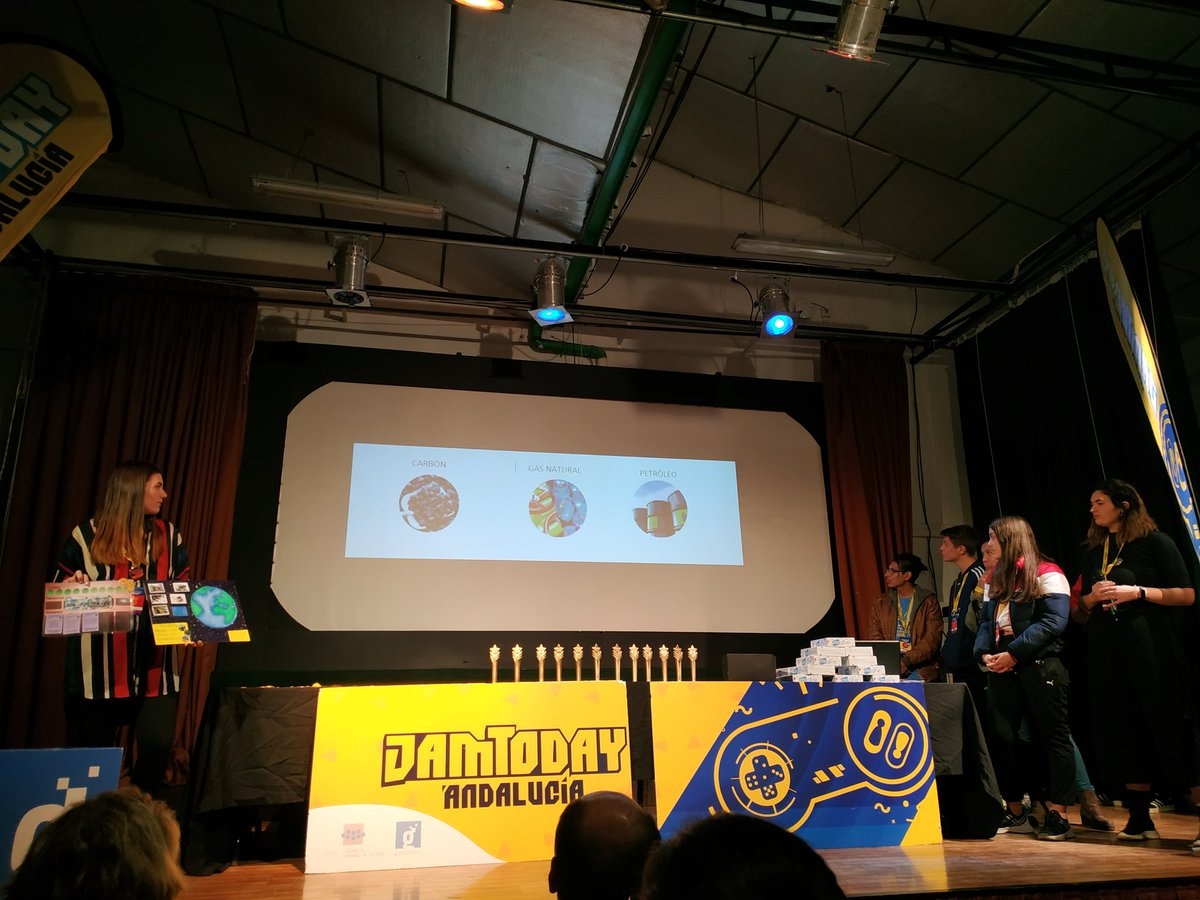 PuntosVuela's tweet photo. El equipo The Remix nos lleva 'Inside the future' con su juego de mesa. #JamTodayMa https://t.co/L6suDGvDMv