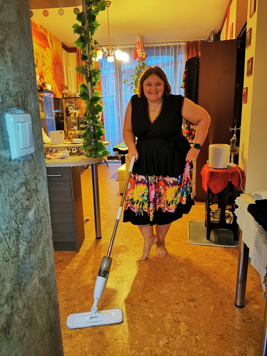 dkisiala's tweet photo. Testowanie czasami  przynosi tyle zabawy, że nawet sprzątanie upływa szybko i przyjemnie 🤪
Pudełko rozpakowane i lecę 😄 

#deerma
#spraymop
#jamicon
@TechnoSeniorPL
@TECHNOSenior1 https://t.co/XFNj7XGXiL
