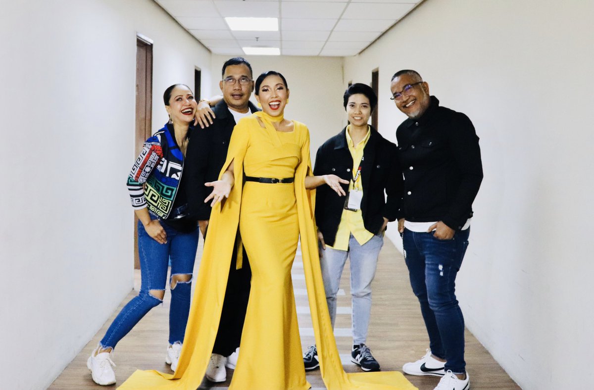 nurfatima_music's tweet photo. Thank You to my Management Team!
Always support & beri Nur semangat from time to time.
Not to forget my GLAM Team, beautiful Dress #ByTwo & Mua #JibSalim
Last but not least my Fans 💋
@officialjoeprc
#NurLovers
#NurFatimaGV19
#gegarvaganza2019 https://t.co/kHP3h3l4gZ