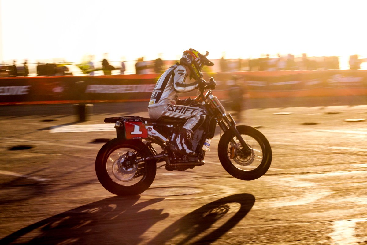 TheBullitt's tweet image. Surfing, hooligans, custom motorcycles, and flat track racing are some of the best things in the world. Combine them together in Surf City USA and you get the Moto Beach Classic; thebullitt.com/2019/11/moto-b…

#motobeachclassic | #superhooligans | #motorcycleshow
