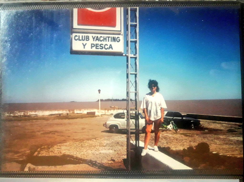 NataliaLopessss's tweet photo. DIFUNDIR!!! Me encontré este álbum de fotos en quilmes centro y busco a sus dueños para devolverlo, seguro tiene un valor emocional para ellos. Por favor si alguien los llega a reconocer o algo, avisenme y les agradezco si me ayudan compartiendo🙏 
Gracias! https://t.co/wx1YRpKQbl
