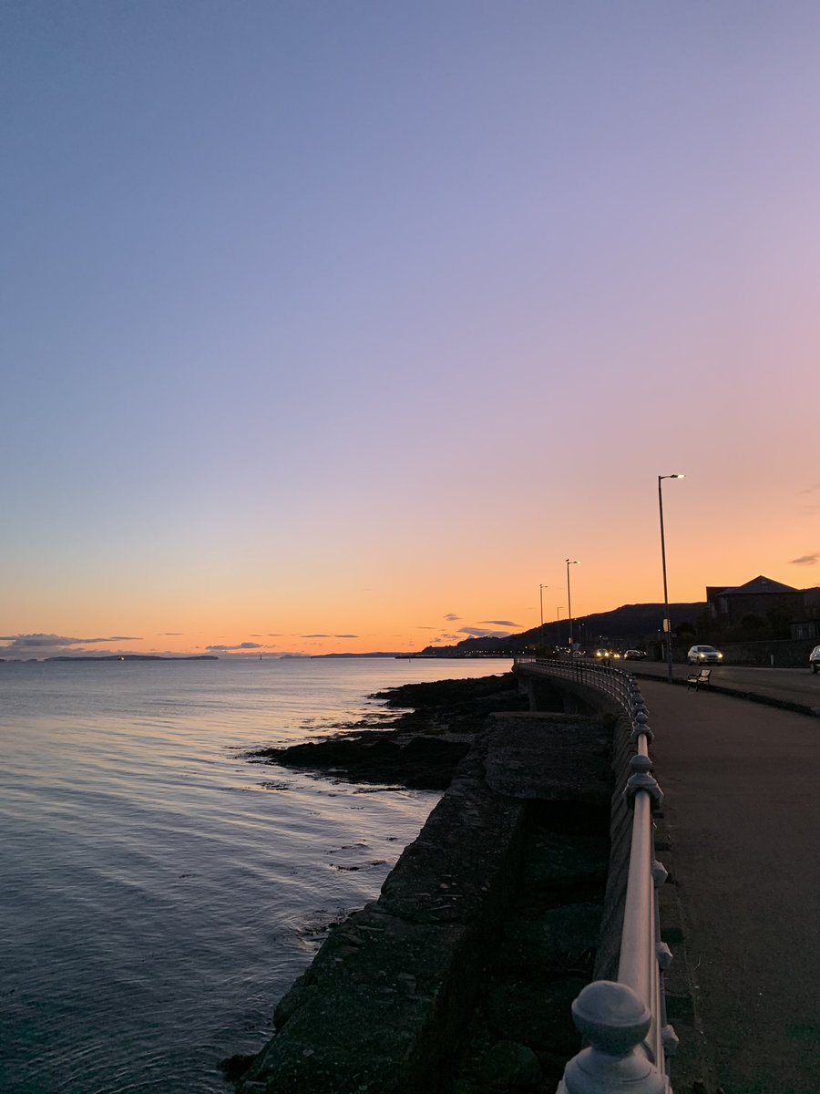 MrRed_frenchie's tweet photo. A wee belter this evening โค๏ธ๐ #lovedunoon #dunoon #wildaboutargyll #scotland #sunset #kirn #cometocowal #dunoonpresents https://t.co/kiJgGqWbtm