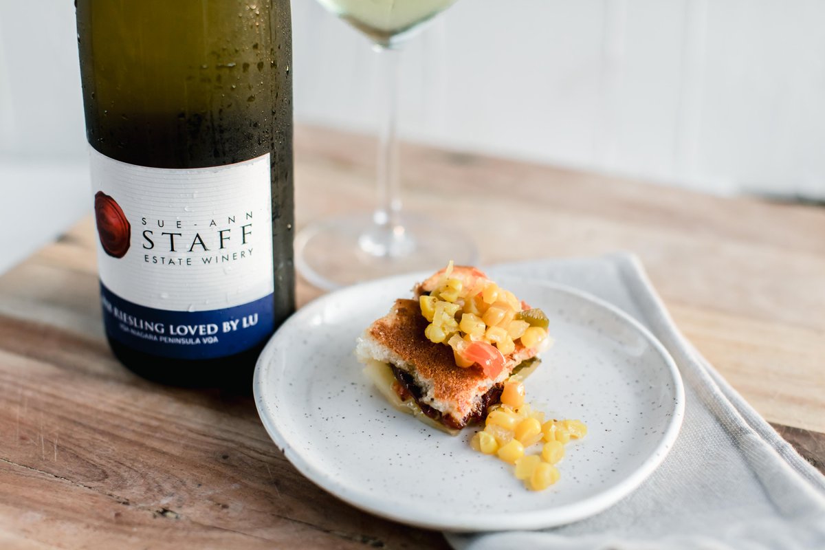 SueAnnStaff's tweet photo. It's a gorgeous day for Grilled Cheese & Riesling Loved by Lu! All you #wrappedupinthevalley passport holders are going to be delighted! Still time to pick up a Sunday-Only passport or a passport for next weekend: https://t.co/cIzyCx9Fd5 #wrappedup #wineandfood #tastethetwenty https://t.co/9l49AaepNr