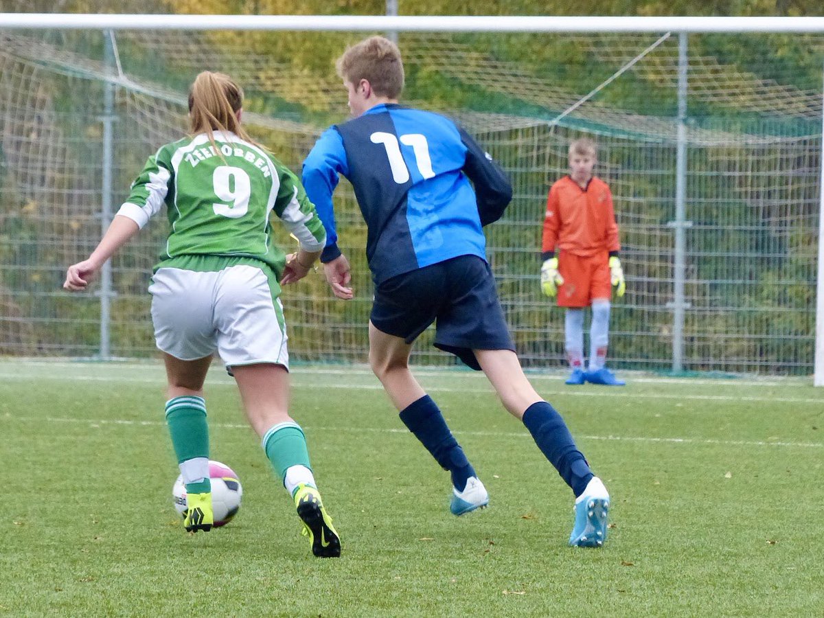 Leuke sportieve stadsderby voor de meiden van #zmvvzeerobben tegen de jongens Jo15-2 van #fcharlingen. 2-1 winst voor de meiden.💚⚽️ #opleiden #uitdaging #meideninjongenscompetitie #zaterdagisdemooistedagvandeweek #vrouwenvoetbal #jo15M