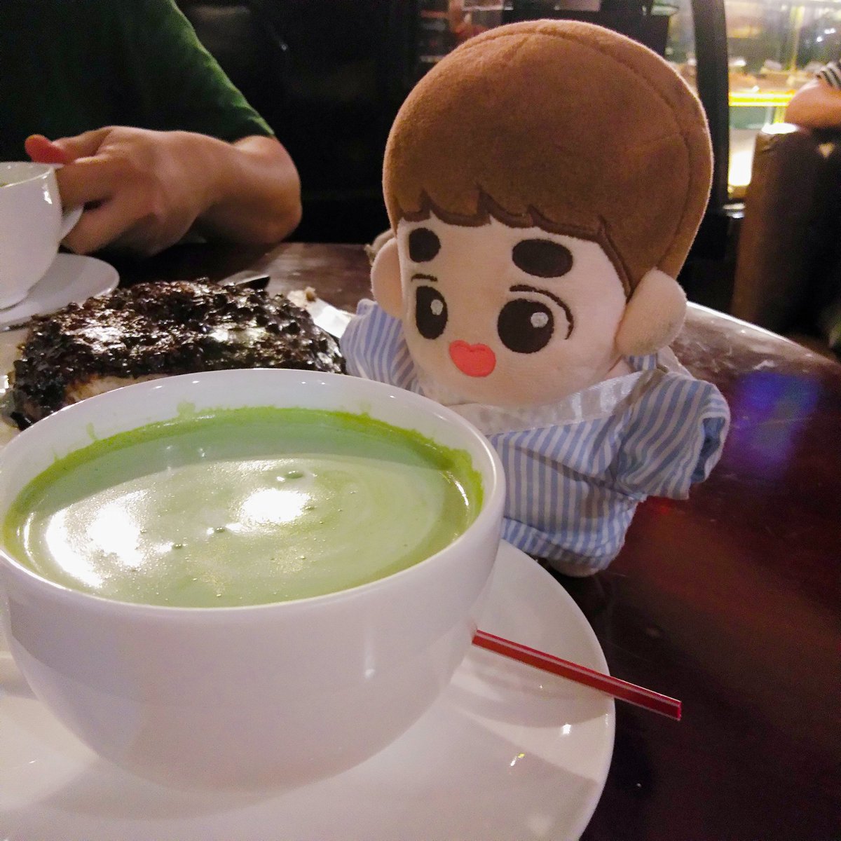 dyotarotwt's tweet photo. Dyongmae is back in business!

Tonight he got the chance to explore more local restaurants in his town. Some interesting finds: an affordable k-bbq place that serves cheese sauce with its samgyupsal and green tea latte from his mom's fave coffee shop. #DyongMaeEats https://t.co/HjAO1yu3t6