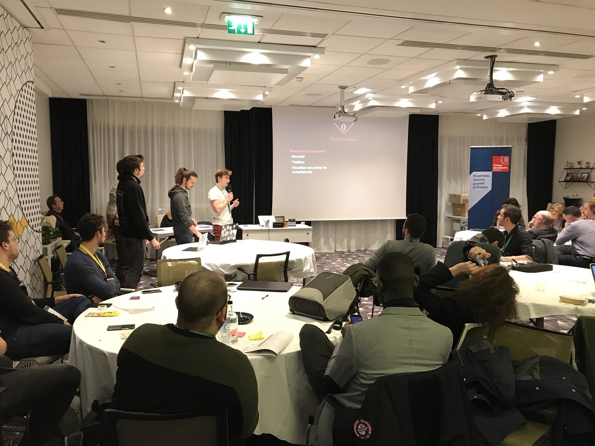 caissedesdepots's tweet photo. LÂŽĂ©quipe âZĂ©roâ prĂ©sente son prototype devant le jury final du #hackathon #Make_it_isi organisĂ© par @caissedesdepots +dâinfos đ https://t.co/BB8MByI6dQ https://t.co/IGqjIiOOft