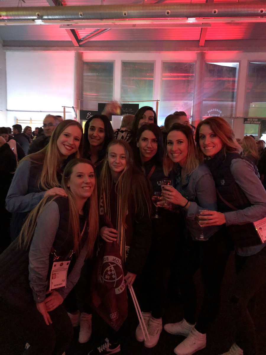 HexagoneGroupe's tweet photo. Hier soir, les gagnants de notre jeu concours ont pu prendre part au match #UBBWASPS dans notre loge 🤩
Une magnifique soirée en compagnie des joueurs, des #UBBgirls, et de 2 super familles ! 👌💙
#HexagoneGroupe #ILOVEUBB #PartenaireUBB https://t.co/D05ug5b3FC