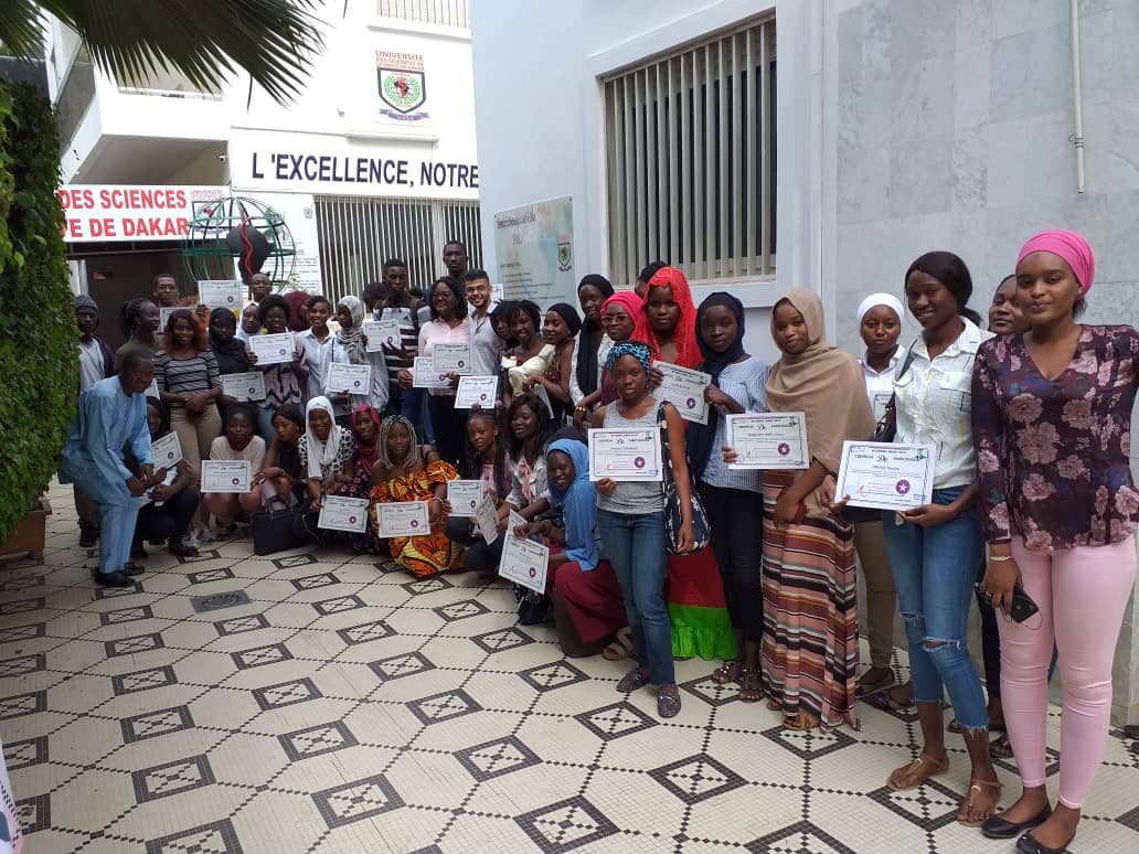 EpignosisEu's tweet photo. @Cérémonie de remise de parchemin/Octobre rose 2019 Dakar, Samedi 16 Novembre 2019.
"Face au cancer, point de paresse". Telle est la nouvelle approche des étudiants en Sciences de la santé des Universités du Sénégal qui ont saisis la nécessité de la prévention contre les maladies https://t.co/RpHrYtDj35