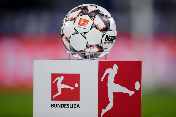 Bundesliga Spesial - Lytterspørsmål!

Vi benytter landslagspausen til en Bundesliga Spesial tirsdag kveld. Vi har med oss Bundesligaekspert Rune Midtskogen og selvsagt vårt tyske leksikon <a href="/Noto_DS/">Sören Döpker</a>.

Send gjerne inn spørsmål til oss!