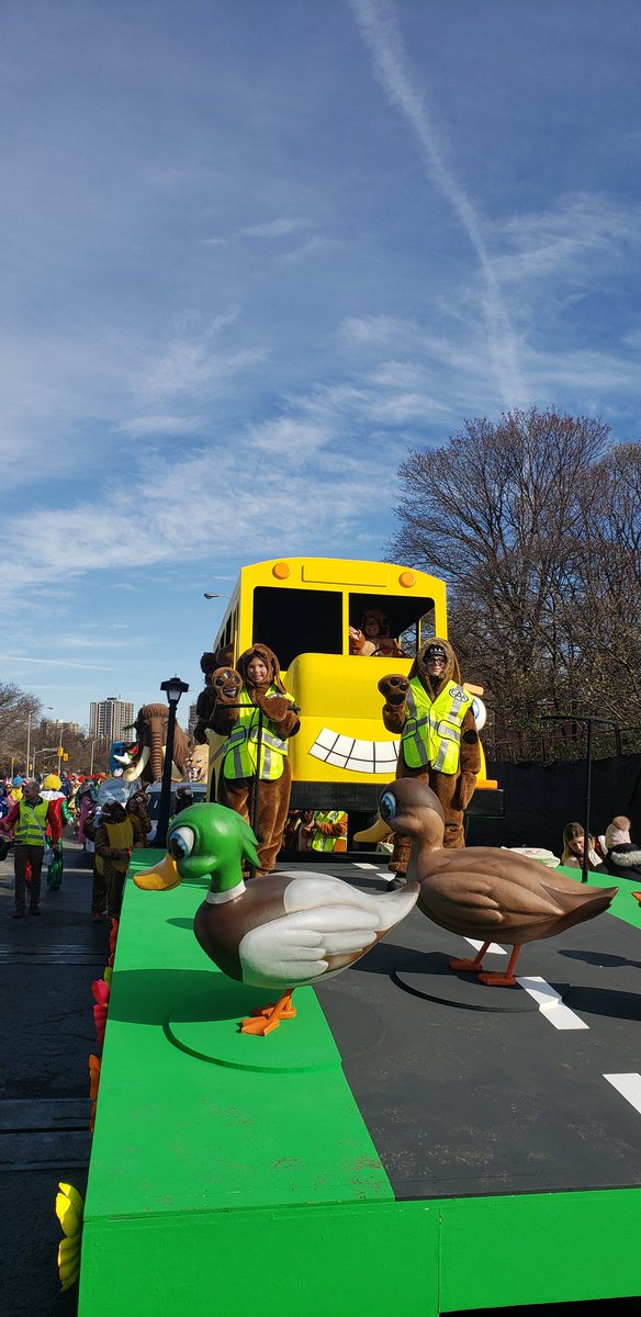 Excitement is in the air! The #SantaClausParadeTO is about to start.  Proud to march alongside my @CAASCO colleagues, #CAASSP patrollers, teachers and police partners who are part of the CAA School Safety Patrol program. See the big yellow school bus and ducks? That’s us! 🎅