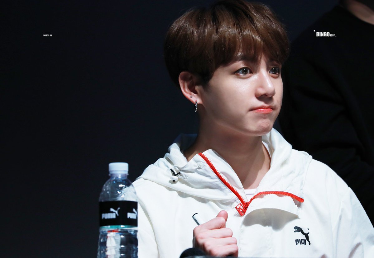 LOOK AT HIS EYES???!!! WTF WHAT IS ALL THIS CUTENESS?!!?!! and his tiny small :( lips