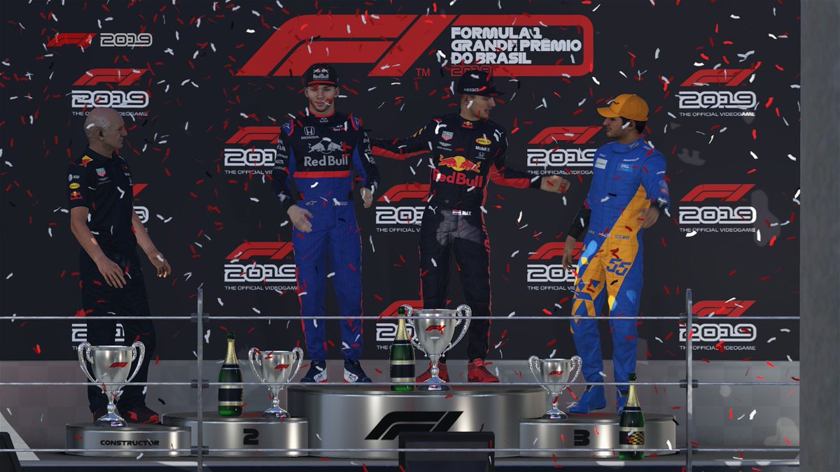 SimoneCarica's tweet photo. @Formula1game @McLarenF1 @Carlossainz55 Couldn't get the wide shot on the three cars but: https://t.co/MLoir8PH1x