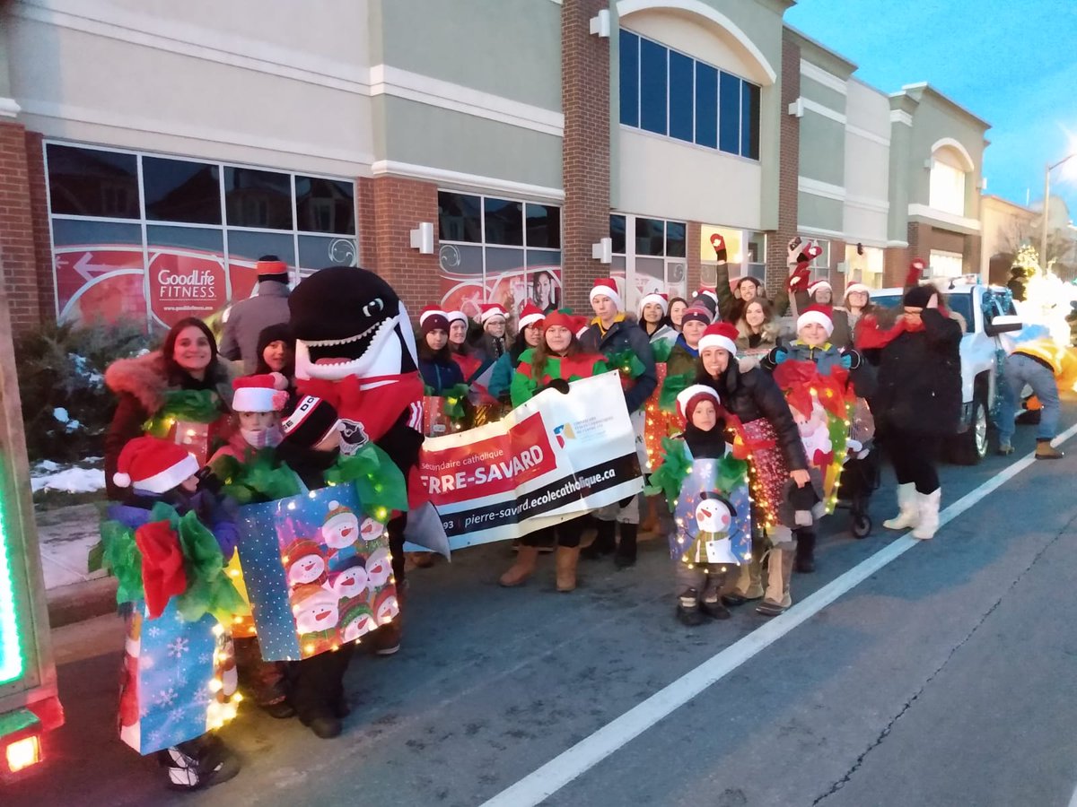 Pierre-Savard à la parade de Noël de Barrhaven! Merci à tous ceux qui ont participé. <a href="/Epaulards_PS/">Épaulards PS</a> <a href="/BarrhavenP/">Barrhaven Santa Parade</a>